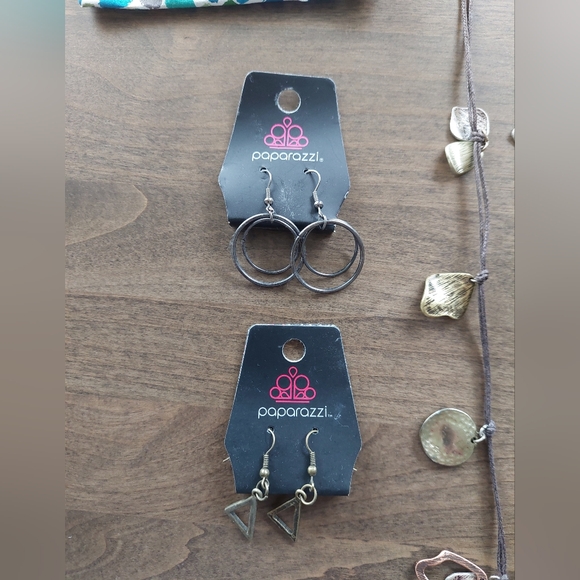 Jjill Charm Necklace & 2 sets of Earrings with Storage Bag - Picture 7 of 8